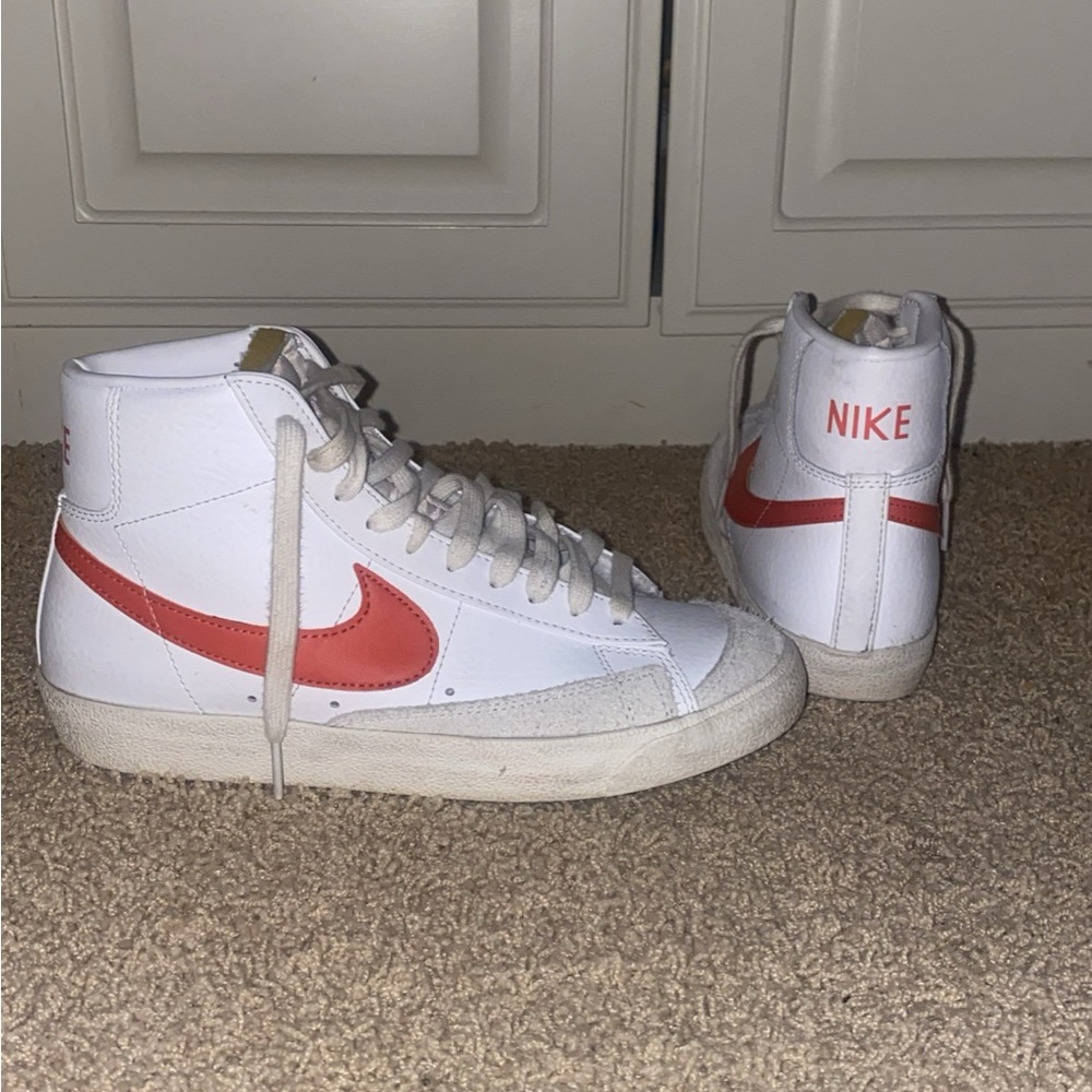 WHITE ORANGE AUTHENTIC NIKE BLAZERS WOMENS SIZE 8.5 USA